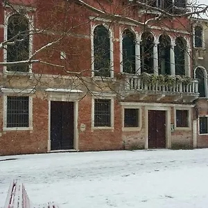 https://ca-sardi.hotelinveneto.com