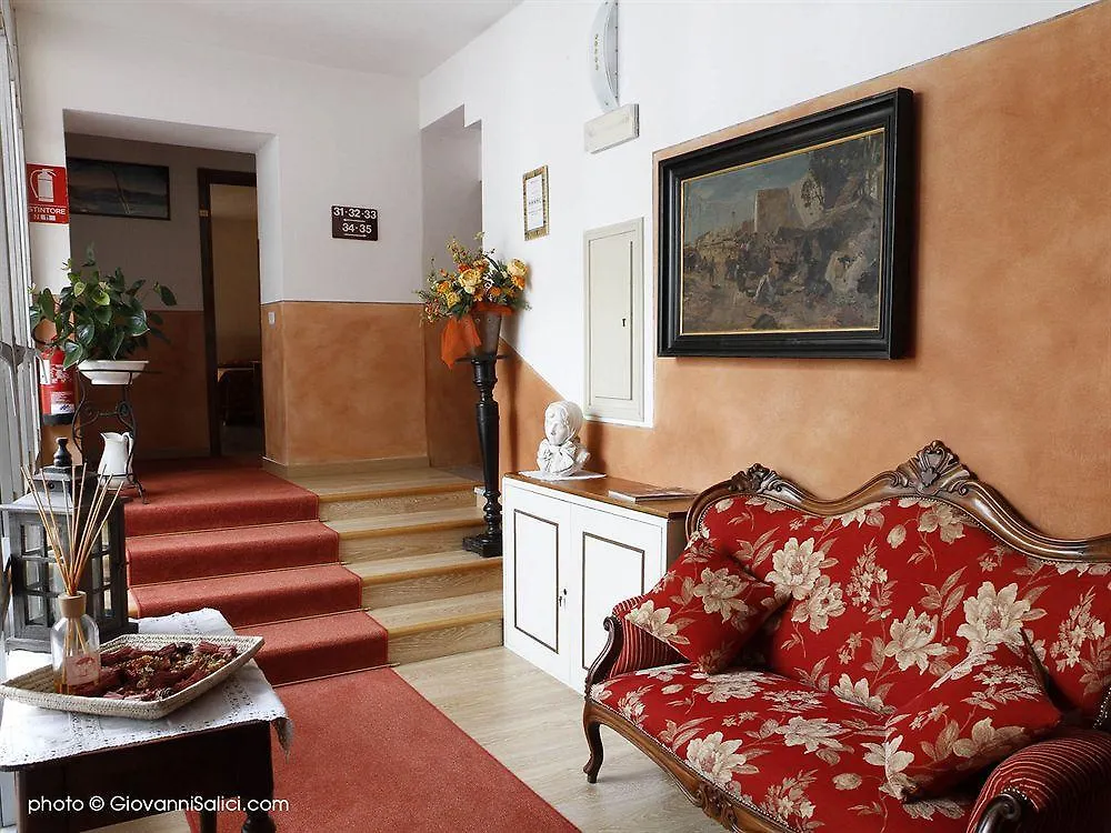 Hotel Garni Corona Menaggio 3*,