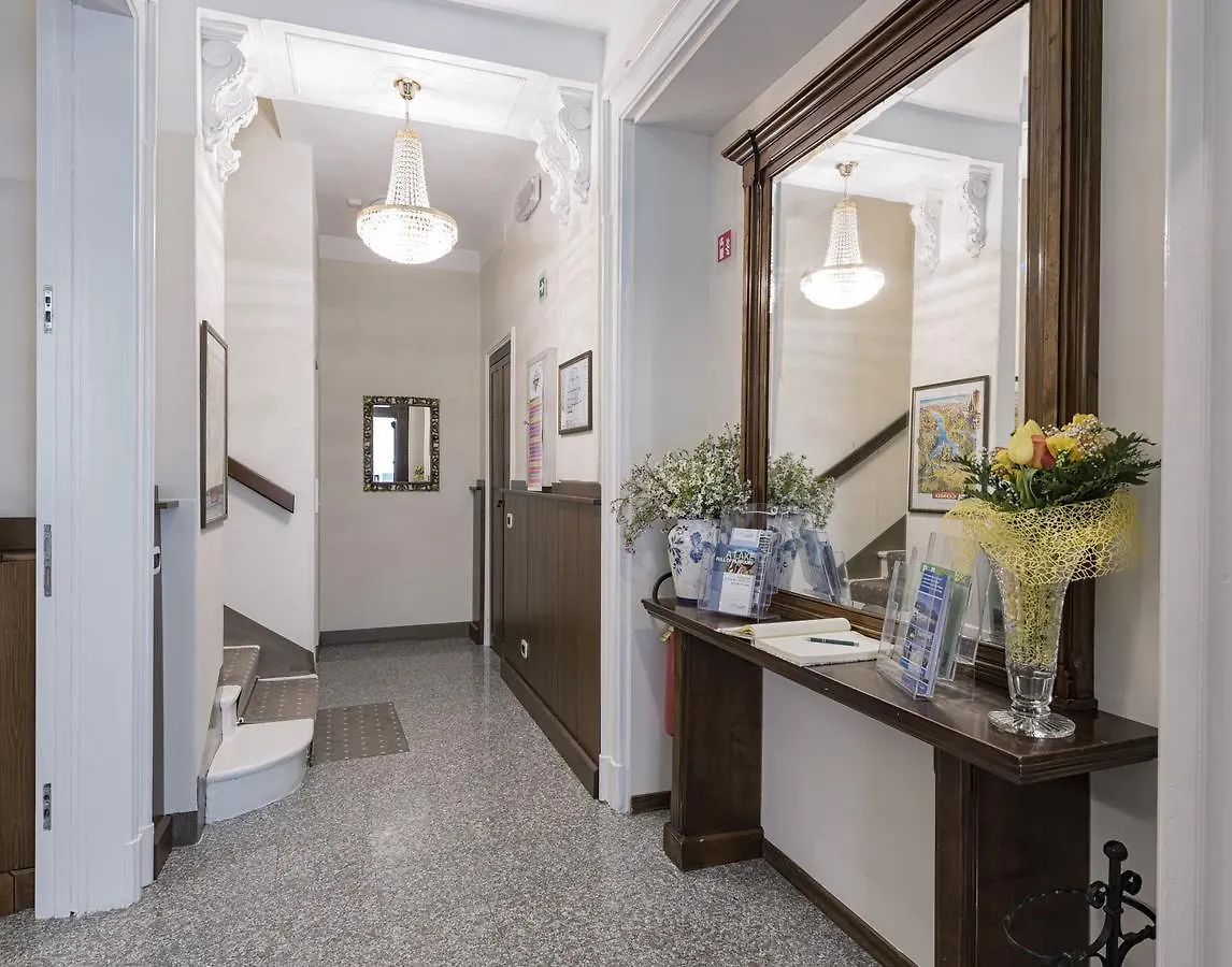 ***  Hotel Garni Corona Menaggio Olaszország
