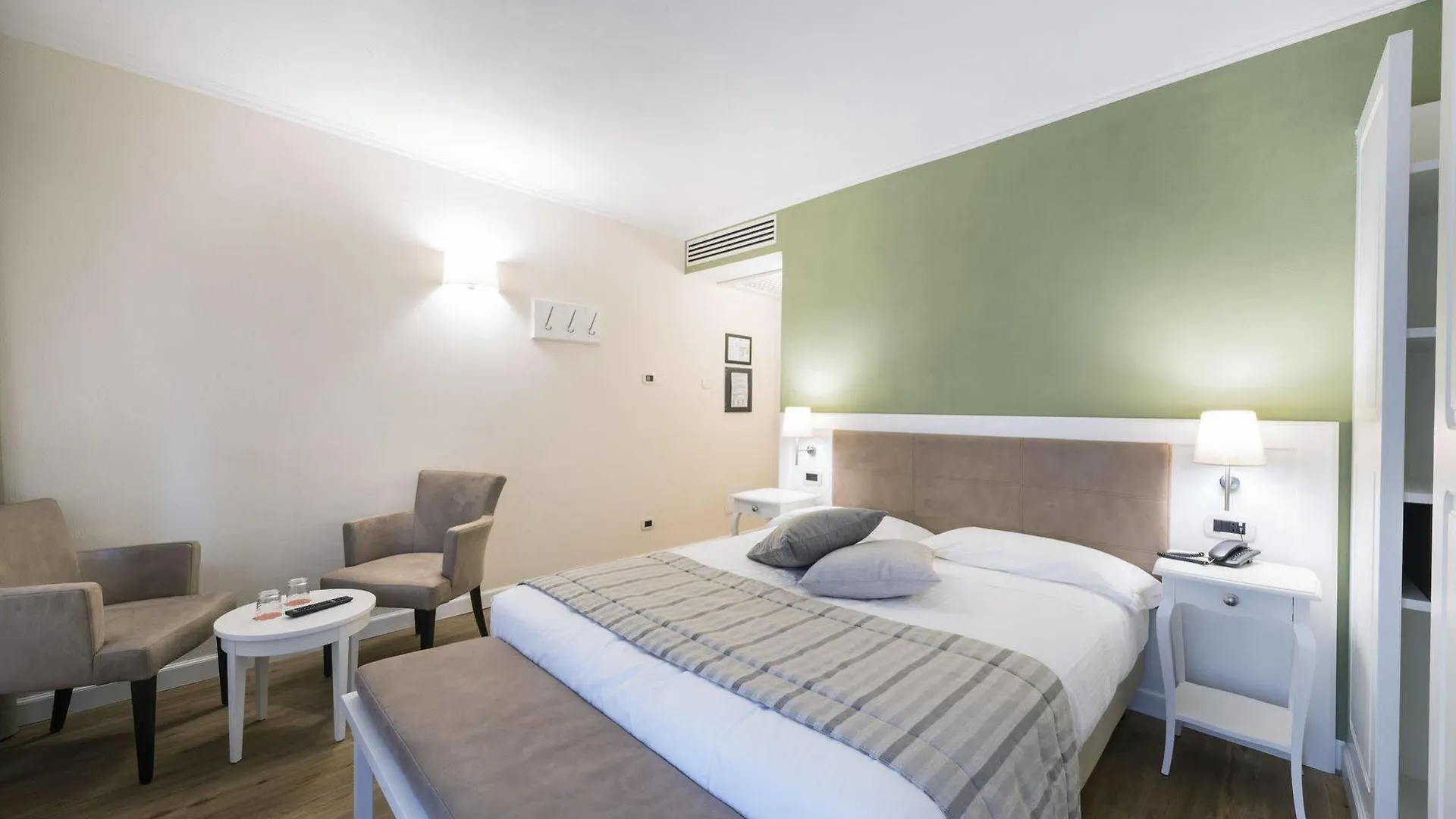 Hotel Garni Corona Menaggio Olaszország