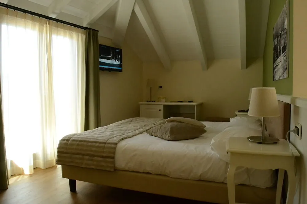***  Hotel Garni Corona Menaggio Olaszország
